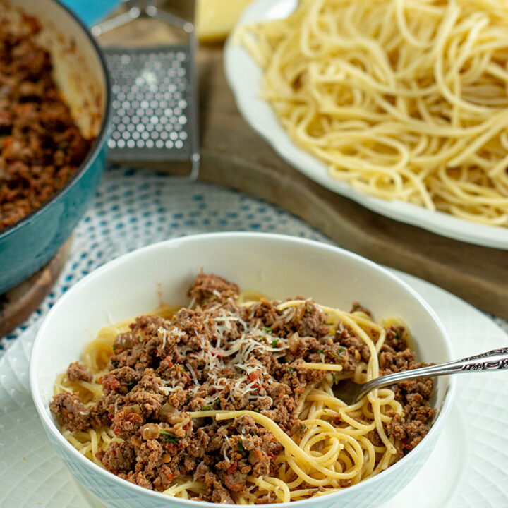 Greek Spaghetti & Meat Sauce: Macaronia me Kima