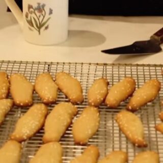 LADOKOULOURA: GREEK STYLE OLIVE OIL COOKIES