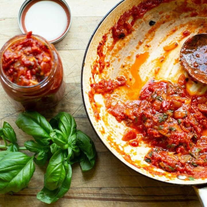 GREEK STYLE TOMATO & RED PEPPERS SAUCE
