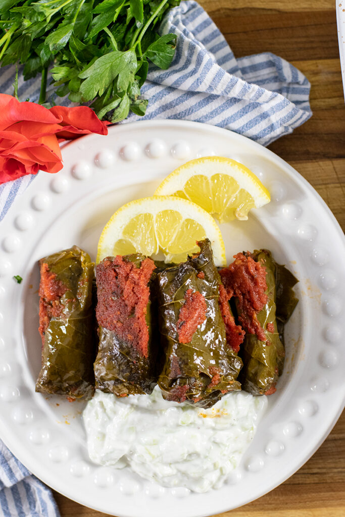 Greek Stuffed Grape leaves in Tomato Sauce: Dolmadakia me Domata ...