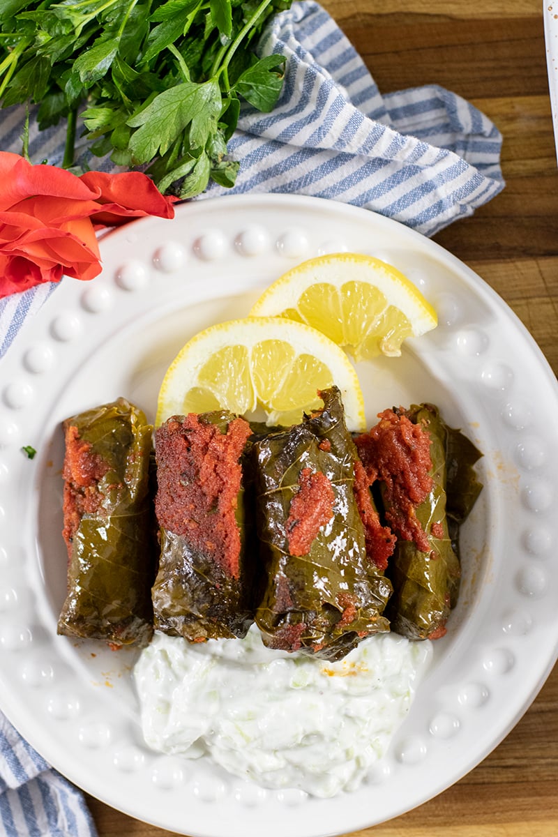 Greek Stuffed Grape leaves in Tomato Sauce: Dolmadakia me Domata ...