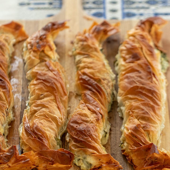 Spanakopita Twists (Crispy Spinach & Feta Phyllo Spirals)