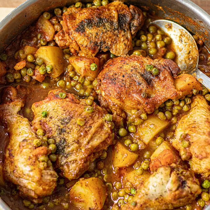 Greek Chicken Stew with Peas (Arakas me Kotopoulo)