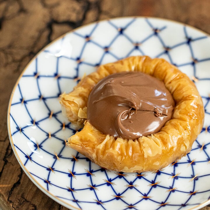 Chocolate Baklava Rings (Crispy Phyllo Pastries with Chocolate Filling)