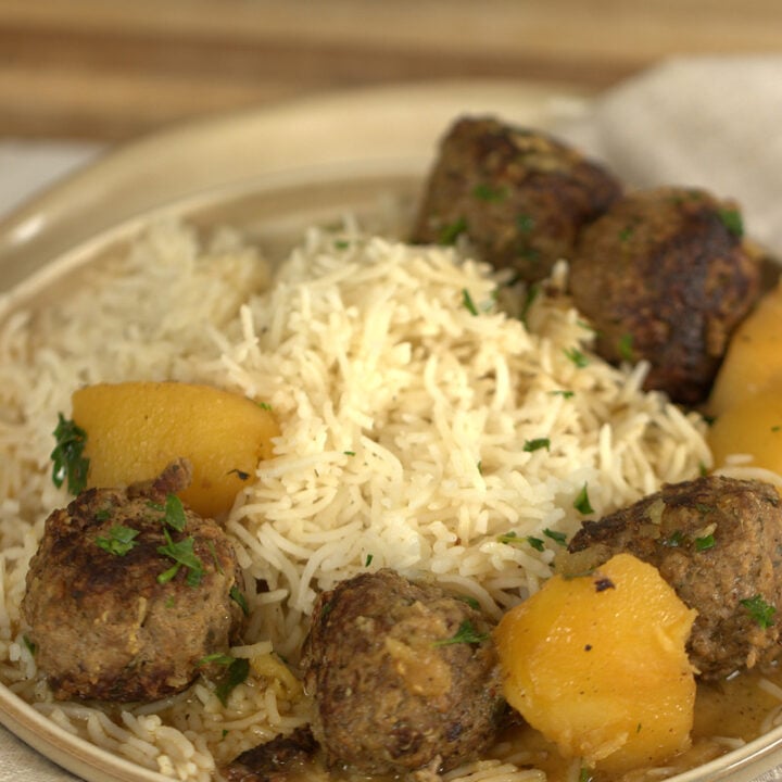 Stovetop Lemony Beeftekia me Patates